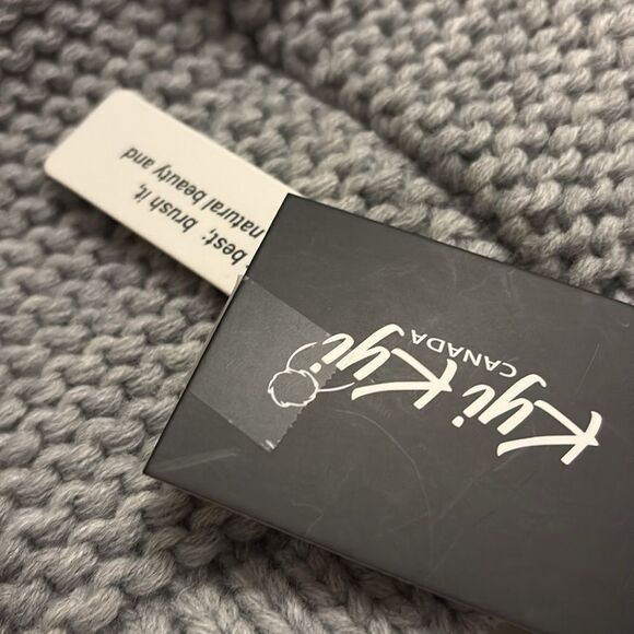 KYI KYI Women’s Wool Blend knit beanie with faux fur Pom gray NWT
